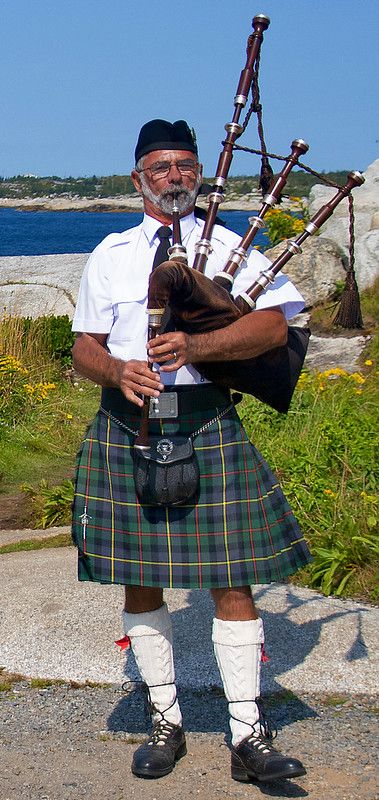 Irish Instruments, Irish Bagpipes, Irish Dresses, Sculpting Reference, Bartender Outfit, Irish Kilt, Highland Bagpipes, Scottish Bagpipes, Musical Wall Art