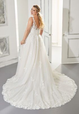 3302-0187 Lace Plus Size Wedding Dress, Mori Lee Bridal, Plus Size Bridal Dresses, Plus Size Wedding Dress, Ball Gowns Princess, Gown Skirt, Wedding Dress Pictures, Ball Gown Skirt, Wedding Dress Sizes