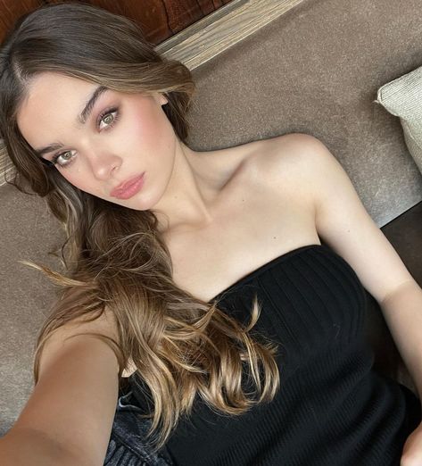 hailee steinfeld (@haileesteinfeld) | Instagram Hailee Steinfeld Hair, Hailee Steinfeld Style, Brunette Actresses, Kate Bishop, Emily Dickinson, Hailee Steinfeld, American Actress, Actors & Actresses, Pretty People