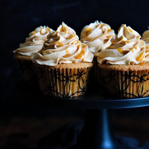 "I feel like Harry Potter just put liquid luck in my butterbeer before Quidditch practice." ∼ Jillian Dodd You are going to love these fluffy cupcakes.  They are flavored with a butterbeer reduction, melted butterscotch chips, and vanilla and butter flavor extracts.  They are frosted with a butterscotch buttercream and drizzled with a creamy butterscotch ganache....yummmm!!  #butterbeer #cupcakes #goodeatsbymimi #goodeatsbymimiblog #HarryPotterButterbeerCupcakes Butterbeer Cupcakes, Harry Potter Butterbeer, Jillian Dodd, Liquid Luck, Harry Potter Butter Beer, Fluffy Cupcakes, About Harry Potter, Cupcake Pans, Butterscotch Chips