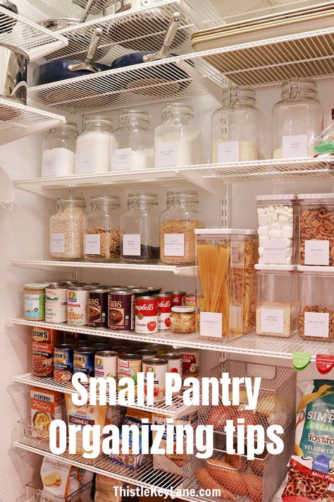 Best Small Pantry Organizing Tips - Try these easy and efficient tips for keeping a small pantry organized, clean and looking uncluttered. Narrow Pantry, Pantry Inventory, Arizona Decor, Small Pantry Organization, Pantry Organisation, Bathroom Drawers, Small Pantry, Organizing Tips, Organization Tips