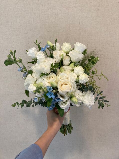 White eustoma, white rose, oxypetalum with fillers and eucalyptus leaves. Eustoma Wedding, White Eustoma, Eustoma Flower, Boquette Flowers, Eucalyptus Leaves, White Rose, White Roses, Bridal Bouquet, Flowers Bouquet