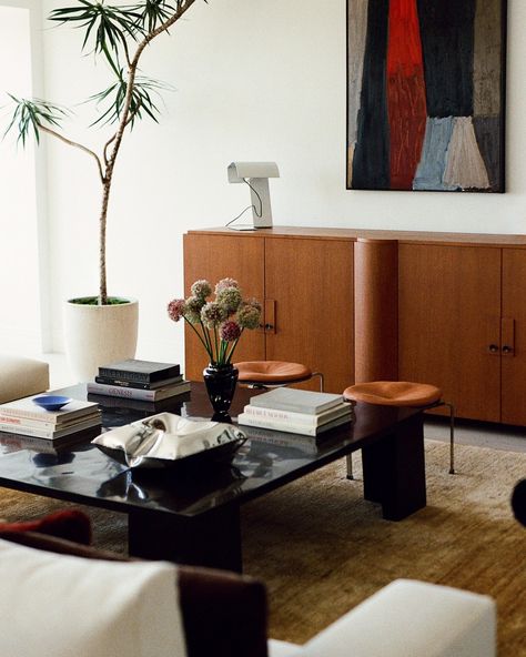 Living room in Los Angeles featuring a custom pop up TV cabinet, painting by Colt Seager, Minotti sectional and vintage Nana Ditzel chairs.⁠ ⁠ Photography: @tylerparkerphotos⁠ Interior design: @lilliangoodmaninteriors Chairs Photography, Pop Up Tv Cabinet, Art Deco Living, Cabinet Painting, Deco Living Room, Art Deco Living Room, Reclaimed Wood Coffee Table, Dining Room Seating, Living Room Photos