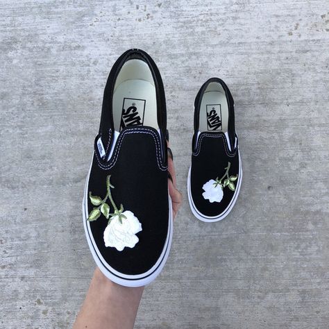 Custom Vans Ideas, Vans Life, Vans Ideas, Vans Shoes Fashion, Custom Vans Shoes, Painted Shoes Diy, Painted Vans, Tenis Vans, Basket Style