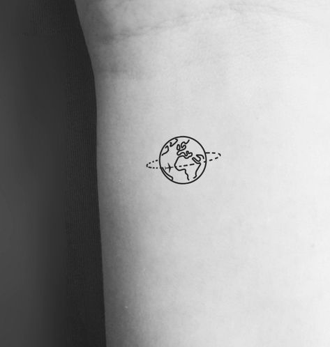 Mini Globe Tattoo, Globe Tattoos, Plane Tattoo, Anker Tattoo, Travel Tattoo, Cute Tattoos, New Tattoos, Tattoos And Piercings, Turtles