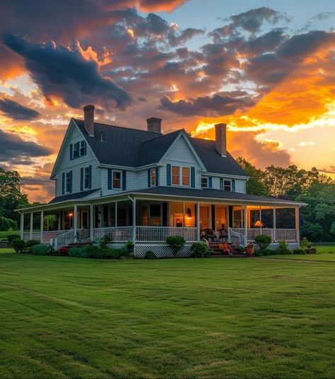 Farmhouse With Wrap Around Porch, Fall Houses Exterior, Small Country House, House With Wrap Around Porch, Home In The Country, Cabin Mansion, Small Country Homes, Family Compound, Wraparound Porch