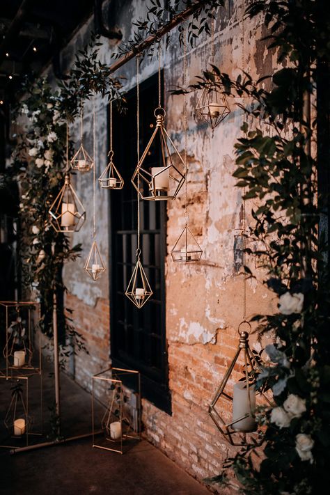 geometric wedding ceremony backdrops - https://ruffledblog.com/modern-baltimore-mill-house-wedding Wedding Aisle Candles, Industrial Wedding Decor, Industrial Chic Wedding, Ceremony Candles, Decoration Evenementielle, Rustic Wedding Decorations, Candle Wedding Decor, Modern Wedding Decor, Marble Wedding