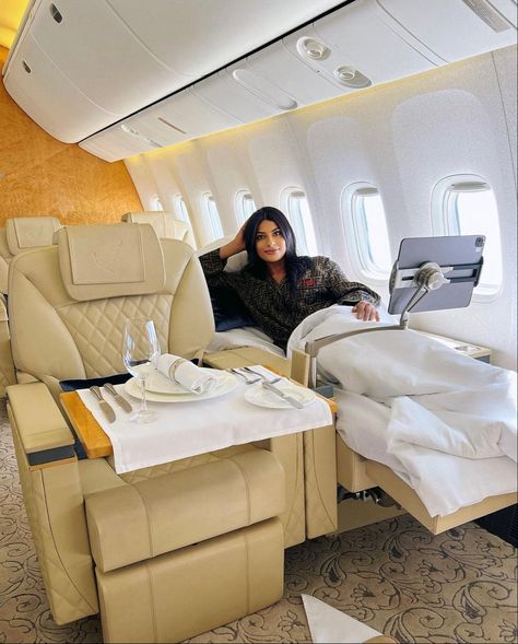 Business Class Outfit, Plane Hacks, First Class Airline, Business Class Travel, Travel Hacks Airplane, Billionaire Lifestyle Luxury Living, First Class Flights, Business Class Flight, Flight Essentials