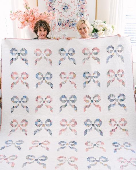 megan louise 🎀 | my dream bow quilt is here!!! 🎀🎀🎀 three years ago my beautiful and talented mother offered to make me a quilt. I picked out some liberty fa… | Instagram Bow Quilt, Liberty Quilt, Girl Quilts Patterns, Quilt Club, Homemade Quilts, Cute Quilts, Kids Room Inspiration, Pink Quilts