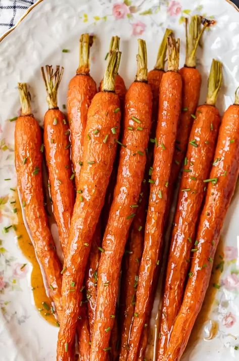 Easy Honey Glazed Carrots, Roasted Whole Carrots, Honey Glazed Carrots Recipe, Carrot Recipes Side Dishes, Balsamic Carrots Roasted, Carrots Side Dish, Glazed Carrots Recipe, Best Thanksgiving Side Dishes, Honey Glazed Carrots