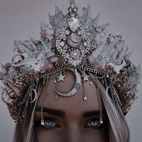 Fantasy Crown, Moon Costume, Goddess Makeup, Feyre Archeron, Crown Aesthetic, The Night Court, My Playlist, Mermaid Crown, Goddess Costume