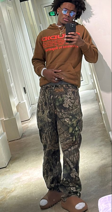 Brown And Camo Outfit, Men’s Camo Pants Outfit, Camo Fits Men, Brown Hoodie Outfit Men, Camo Outfits Mens, Camo Jacket Outfit Men, Camo Outfit Men, Mens Streetwear Aesthetic, Brown Hoodie Outfit