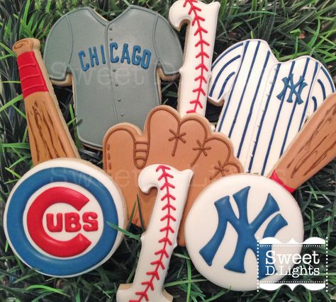 Yankees Birthday Party, Yankee Cake, Baseball Cookies, Cookie Corner, Go Yankees, Football Cookies, Baseball Wedding, New York Yankees Baseball, Baseball Party