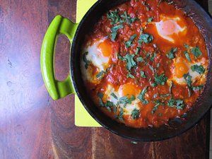 Felicity Cloake’s perfect shakshuka. Breakfast in a dish. Marion's Kitchen, Cooking App, Chips Ahoy, Diner Recept, Middle Eastern Dishes, Pizza Margherita, Nigella Lawson, Margherita Pizza, Breakfast For Dinner