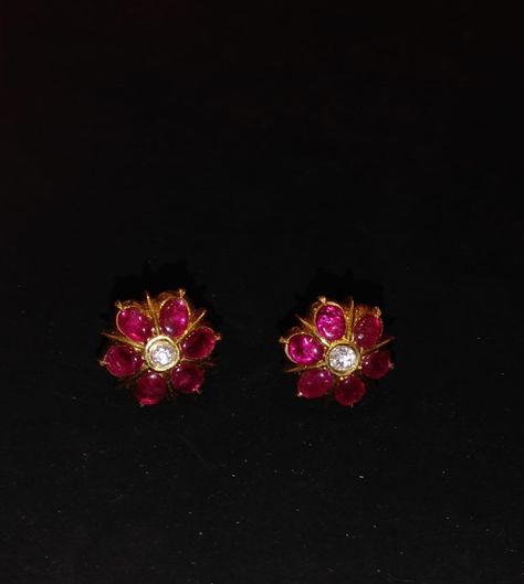 Ruby Studs Indian, Ruby Necklace Designs, Ruby Earring, Gold Necklace Wedding, Antique Gold Earrings, Van Cleef And Arpels Jewelry, Flower Earrings Gold, Antique Necklaces Design, Gold Earrings Models