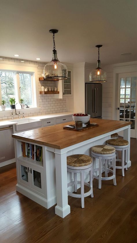 Dapur Skandinavia, Dapur Rustic, Farmhouse Kitchen Lighting, Kabinet Dapur, Farmhouse Kitchen Island, Large Kitchen Island, Modern Kitchen Interiors, Popular Kitchens, Kitchen Island Design