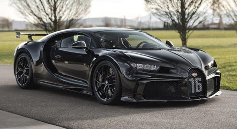 It took Bugatti around five years to build 300 units of the Chiron. Chiron Pur Sport, Tmax Yamaha, Hyper Cars, Royce Car, Tokyo Drift Cars, Black Cars, Wallpaper Luxury, Aesthetic Cool, Car Organization