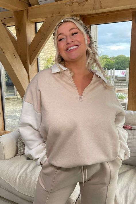 Carys Whittaker Outfits, Carys Whittaker, Jumper Style, Rugby Fashion, Midsize Fashion, Gorgeous Outfits, Stone Colour, Body Positive, Cute Blouses