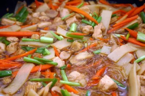 Cut for Chicken Hekka – Tasty Island Chicken Hekka Recipe, Chicken Hekka, Hawaii Eats, Hawaiian Recipes, Polynesian Food, Noodle Dish, Stir Fry Dishes, Hawaii Food, Rice Noodle