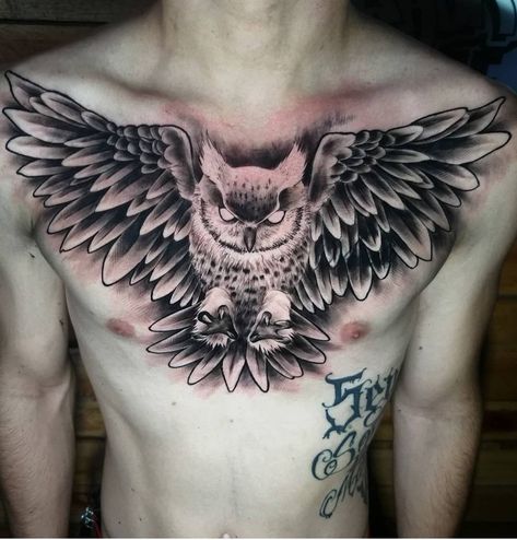 Back Owl Tattoo, Tattoo Women Back, Owl Tattoo Back, Man Tattoo Ideas, Chest Tattoo Girl, Owl Tattoo Chest, Realistic Owl Tattoo, Women Tattoo Ideas, Back Tattoo Women Spine