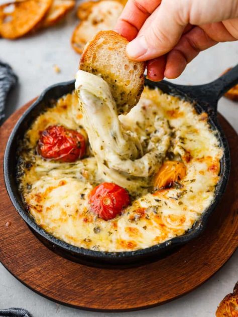 Provoleta Provolone Cheese Recipes, Provolone Recipes, Melted Cheese Dip, Cheese Recipes Appetizers, Argentinian Food, The Recipe Critic, Recipe Critic, Homemade Pesto, Provolone Cheese