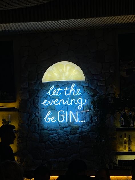 Gin And Tonic Aesthetic, Gin Aesthetic, Gordon's Gin, Restaurant Aesthetic, Gin Bar, Cherry Hill, Personal Aesthetic, Pretty Drinks, Creative Images