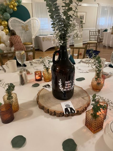 Growler with vinyl saying “Katie’s Bridal Shower 9/10/2023” Bubbles And Brews Centerpieces, Brewery Bridal Shower Ideas, Brewery Baby Shower Ideas, Centerpiece Eucalyptus, Bridal Shower Centerpiece, Beer Burger, Themed Bridal Shower, Bridal Shower Centerpieces, Baby Shower Table