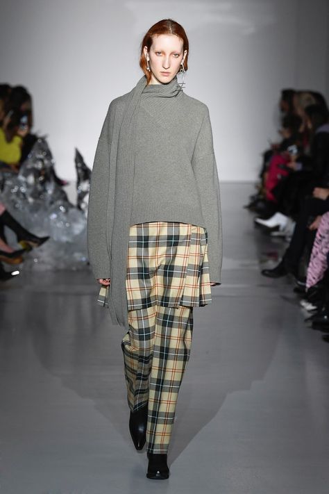 Pringle of Scotland | Ready-to-Wear - Autumn 2019 | Look 17 Miss Miss, Pringle Of Scotland, Studio 54, Trend Fashion, Primavera Estate, London Fashion Week, The Mind, Trendy Outfits, Fashion News