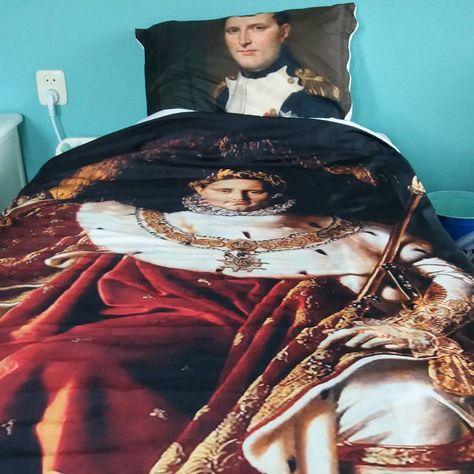 Gerdundula on Instagram: “Best bedding ever !! 😍😍. #imperialbed #imperial #emperor #napoleonbonaparte #Napoleon #Bonaparte #bonapartist #bed #pillow…” Historical Humor, Best Bedding, History Literature, Napoleon Bonaparte, History Nerd, Call Of Duty Black, French Revolution, Military Heroes, Bed Pillow