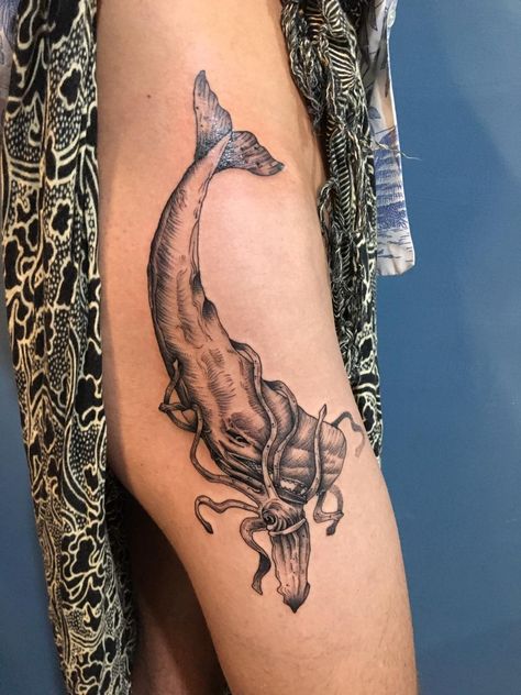 Sperm whale vs giant squid by Pavel Sanchez at Santeria in Galápagos Ecuador #tattoos #tattoo #beauty Whale And Squid Tattoo, Squid And Whale Tattoo, Giant Squid Tattoo, Sperm Whale Tattoo, Whale Tattoo, Ocean Animal Tattoos, Ocean Theme Tattoos, Squid Tattoo, Marine Tattoo