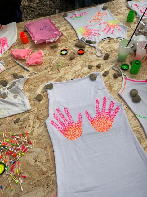 Rave Party T-shirt Paint, Rave Neon Outfits, Uv Party Outfit, Neon Shirt Ideas, Glow Party Outfit, Neon Party Outfits, Uv Party, Rave Party Outfit, Glow Birthday Party