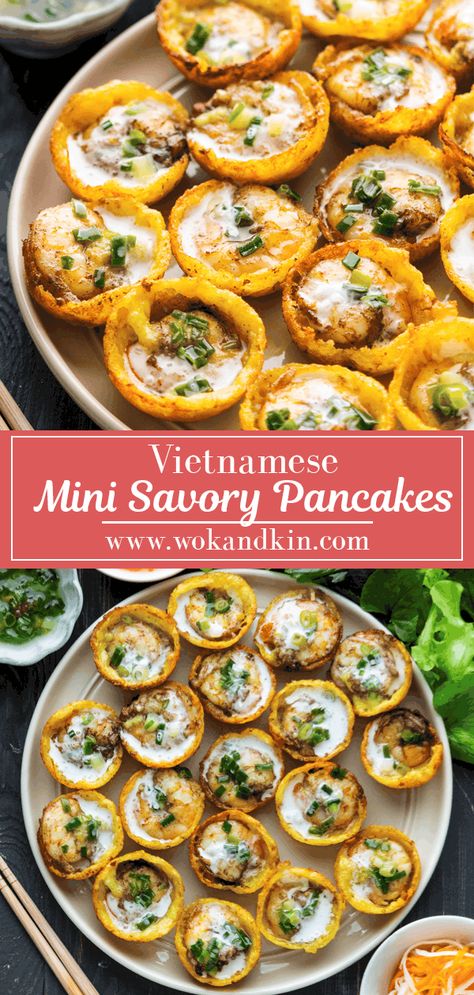 Bánh Khọt is Vietnam's answer to mini savory pancakes. They're super light with a crispy golden batter that you can hear as you bite! #banhkhot #vietnamesestreetfood #savorypancakes #vietnamesepancakes Asian Savory Snacks, Mini Banh Mi, Bahn Khot Recipe, Bahn Cuon Recipe, Banh Khot Recipe, Banh Knot, Vietnamese Party, Vegetarian Party Snacks, Banh Khot