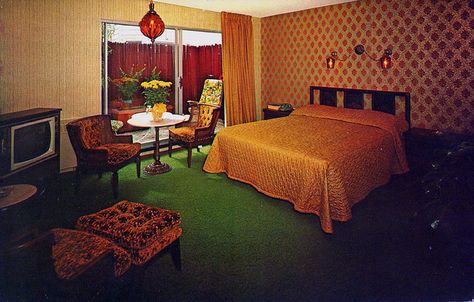 Guest Bedroom Colors, 70s Bedroom, 70s Room, Basement Guest Rooms, Nuclear Family, 70s Interior, Motel Room, Maximalist Interior, Retro Interior Design