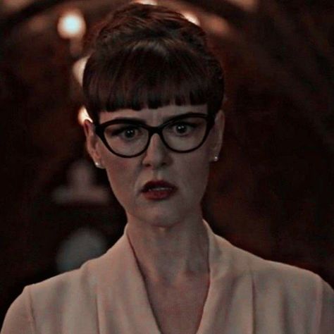 olivia caliban icon asoue Olivia Caliban, Count Olaf, Series Characters, Unfortunate Events, A Series Of Unfortunate Events, Olaf, A Series, Book Series, Then And Now