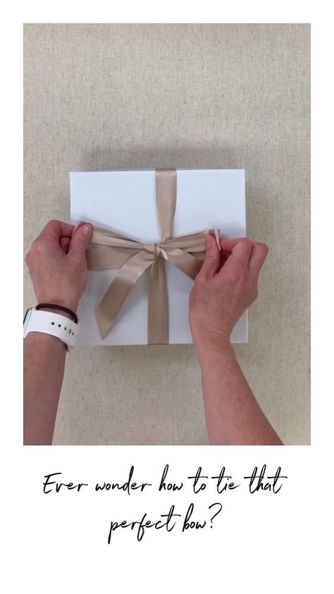 How To Wrap Ribbon Around A Gift, Silk Ribbon Gift Wrapping, Tie A Box With Ribbon, Wrap Gift Box Ideas, Box Bow Wrapping, Ribbon For Gifts Diy, Bow Tie Gift Wrap, How To Tie Gift Box Bow, Gift Box Ribbon Packaging