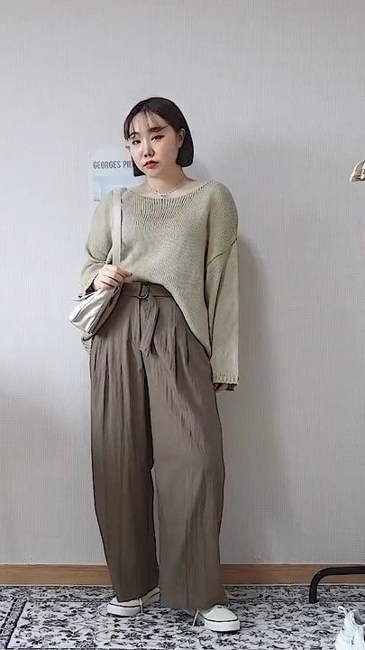 [Promotion] 74 Must Have Korean Plus Size Fashion For Women Tricks You Need To Know In All Season #koreanplussizefashionforwomen Cubby Women Outfits Style, Plus Size Korean Fashion Women's Casual, Korean Fashion Midsize, Korean Street Fashion Plus Size, Apple Shape Fashion Plus Size, Korean Big Size Fashion, 2000s Fashion Outfits Plus Size, Summer Korean Outfits Street Styles, Outfit Ideas For Midsize Women