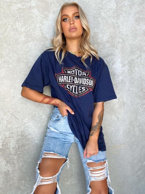 Harley Davidson Shirt Outfit, Harley Davidson Outfits Woman, Harley Davidson Outfits Woman Baddie, Harley Davidson Clothes Aesthetic, Harley Davidson Outfits, Vintage Harley Davidson Shirt Outfit, Harley Davidson Shirts Women, Harley Davidson Tops For Women, Western Chic Fashion