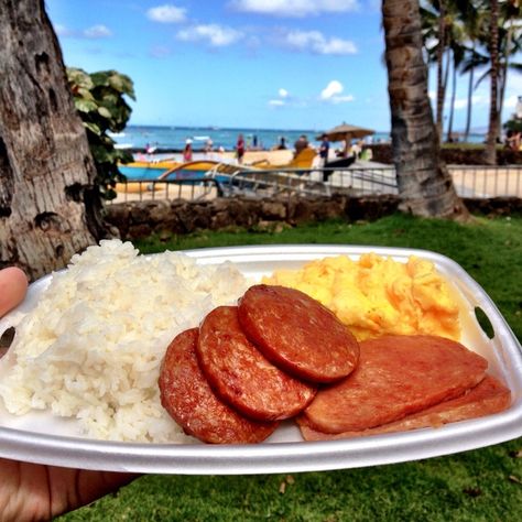 hawaii fast food Food In Hawaii, Hawaiian Breakfast, Mcdonalds Breakfast, Hawaii Magazine, Mc Donald's, Oahu Vacation, Hawaiian Dishes, Breakfast Platter, Fast Food Items