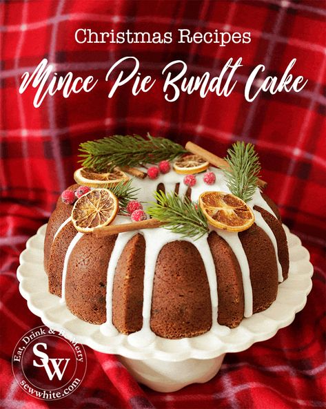 Bundt Christmas Cake, Food Illusion, Desert Presentation, Coastal Cake, Christmas Bundt Cake, Pie Christmas, Mince Pies Christmas, Easy Bundt Cake, Christmas Cakes Easy