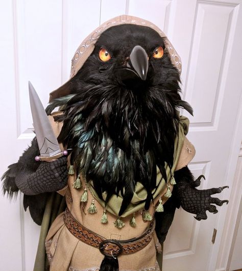 Rah ❤️🏳️‍🌈❤️ on Twitter: "I'm going to be at Emerald City Comicon on Saturday! I made a cape and a knife so now I can be Kiri from Critical Role. My mission is to take pictures with as many other kenku as possible PLEASE FIND ME #ECCC19 https://t.co/jbNlXRBcng" / Twitter Kenku Cosplay, Crow Fursuit, Crow Costume, Fair Outfits, Mighty Nein, Dnd Art, Fancy Dress Design, Fantasy Costumes, Emerald City