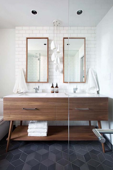 37 Amazing mid-century modern bathrooms to soak your senses New Classic Bathroom, Mid Century Modern Bathroom, Mid Century Bathroom, Bad Inspiration, Classic Bathroom, Trendy Bathroom, Hus Inspiration, Bathroom Floor Tiles, Bath Room