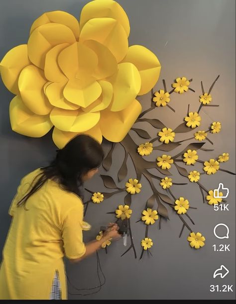 School Open Day Decoration Ideas, Big Paper Flowers Diy, Diy Crafts For School, Paper Flowers Diy Easy, Paper Flower Art, Paper Flower Backdrop, Paper Flowers Craft, Paper Flower Wall, Diy Crafts Paper Flowers