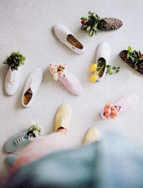 flower shoes Footwear Styling, Brand Ideas, Flower Shoes, Garden Help, Beauty Inspo, Work Place, Back To Nature, Arte Floral, On The Floor