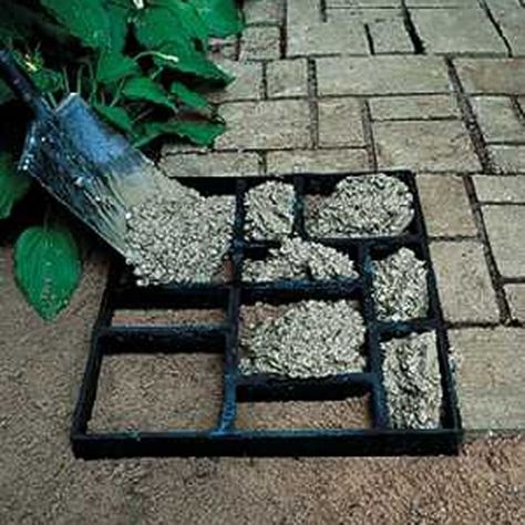 DIY walkway. use a picture frame with multiple spaces, and a $4.00 bag of cement. Prettier and cheaper way to do a walk. Paving Pathway, Diy Walkway, Diy Garden Path, Bag Of Cement, Taman Air, Taman Diy, Garden Paving, Jardim Diy, Concrete Garden