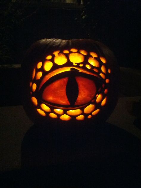 Dragon Eye Pumpkin Carving, Green Pumpkin Carving Ideas, Pumpkin Carving Dinosaur, Pumpkin Carving Ideas Dinosaur, Pumkin Carve, Dinosaur Pumpkin Carving, Pumpkin Dinosaur, Eye Pumpkin, Dinosaur Pumpkin