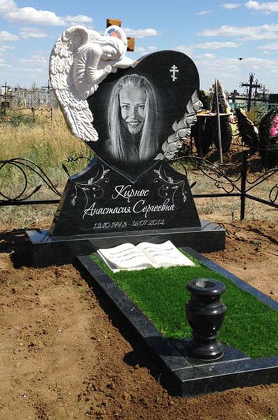 Tombstone Designs, Granite Headstones, Cemetery Monuments, Cemetery Headstones, Rose Flower Pictures, Artsy Photos, Memorial Garden, Homemade Ice, Family Memories