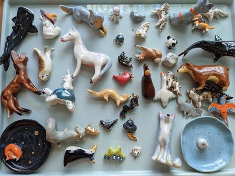 Ceramic Animal Figurine, Porcelain Animal Figurines, How To Make Ceramic, Artsy Projects, Animal Plates, Miniature Pottery, Clay Works, Porcelain Animal, Sculpture Art Clay