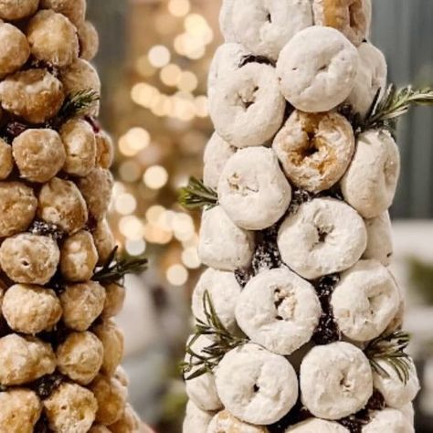 Mini Donut Christmas Tree, Donut Dessert Table, Donut Tree, Donut Christmas Tree, Donut Tower, Christmas Donuts, Diy Donuts, Glazed Donuts, Sugar Donut