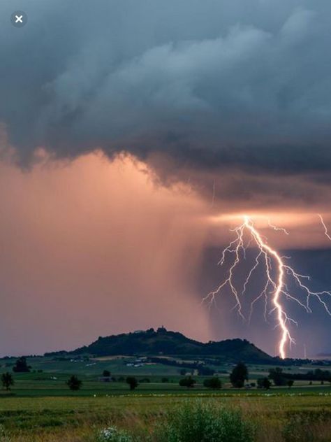 Pictures Of Lightning, Lightning Photos, Lightning Cloud, Jordan Photography, Wild Weather, Lightning Storm, Lightning Strikes, Storm Clouds, Natural Phenomena