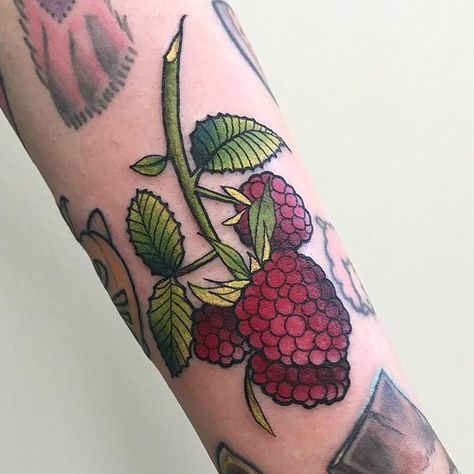 Neotrad Flash, Black Out Tattoos, Tattoos Leaves, Thoughtful Tattoos, Raspberry Tattoo, Left Arm Tattoo, Lisa Tattoo, Ankle Tattoo Ideas, Plant Tattoos